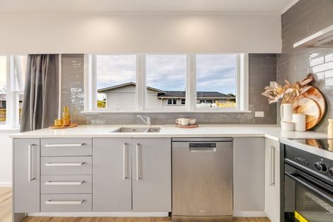 Photo of property in 13 Latham Stubbs Crescent, Waipawa, 4210