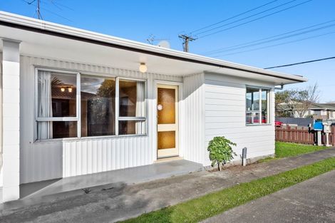 Photo of property in 52d Whites Line West, Woburn, Lower Hutt, 5010