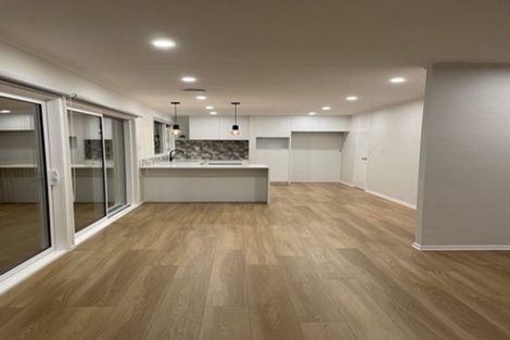 Photo of property in 2/37 Gretel Place, Hillcrest, Auckland, 0627