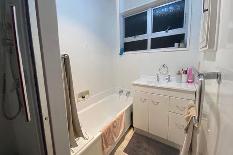 Photo of property in 1a Bristol Crescent, Roslyn, Palmerston North, 4414