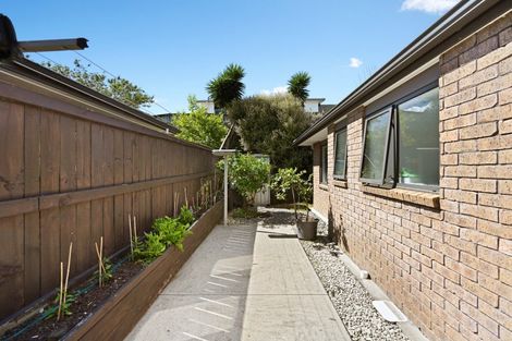 Photo of property in 56 Farnborough Drive, Grandview Heights, Hamilton, 3200