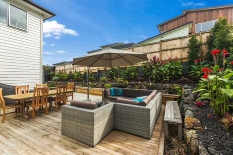 Photo of property in 15 Tawa Place, Orewa, 0931