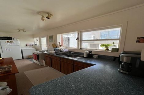 Photo of property in 2/390 Glenfield Road, Glenfield, Auckland, 0629