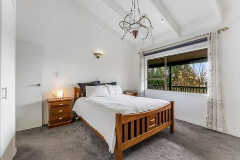 Photo of property in 1/1 Sharon Road, Waiake, Auckland, 0630