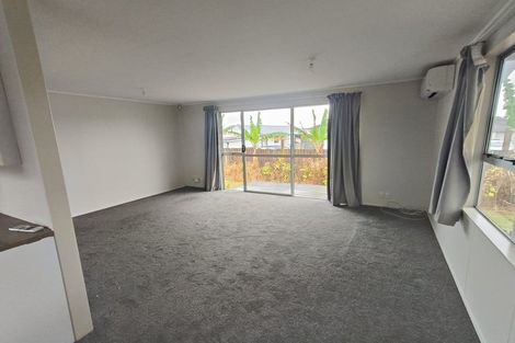 Photo of property in 2/30 Kennington Drive, Clendon Park, Auckland, 2103