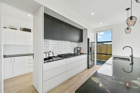 Photo of property in 67 Vaucluse Heights, Fitzherbert, Palmerston North, 4410