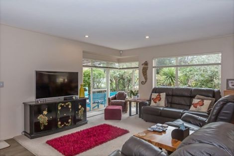 Photo of property in 5 Shadon Place, Stanmore Bay, Whangaparaoa, 0932