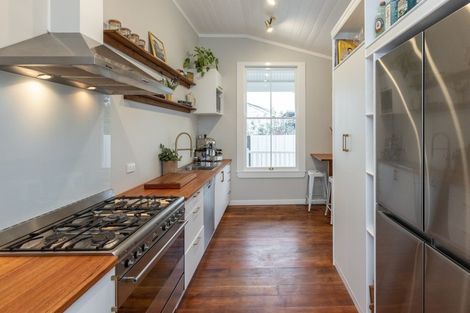 Photo of property in 402 Avenue Road West, Hastings, 4122