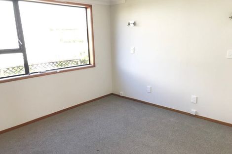Photo of property in 1/150 Beach Road, Campbells Bay, Auckland, 0630