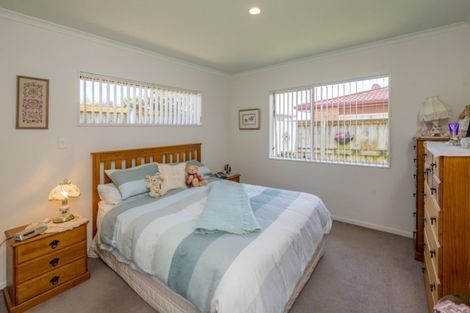 Photo of property in Rangeview Villas, 2/9 Fuller Close, Levin, 5510