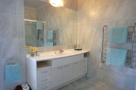 Photo of property in 22 Key West Drive, One Tree Point, 0118