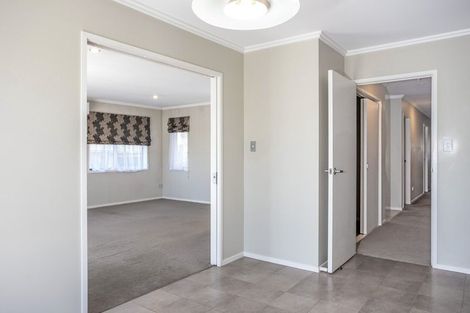 Photo of property in 11a Barron Drive, Green Bay, Auckland, 0604