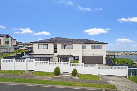 Photo of property in 126 Keri Vista Rise, Papakura, 2110