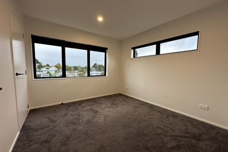 Photo of property in 7/89 Beach Road, Te Atatu Peninsula, 0610