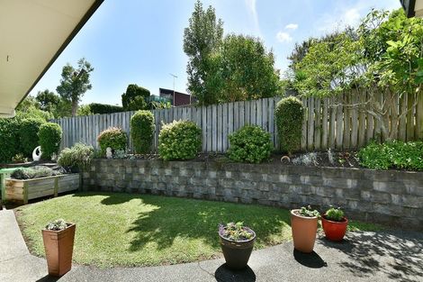 Photo of property in 2/8 Knott Road, Stanmore Bay, Whangaparaoa, 0932