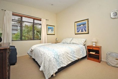 Photo of property in 8/12 Pannill Place, Oteha, Auckland, 0632
