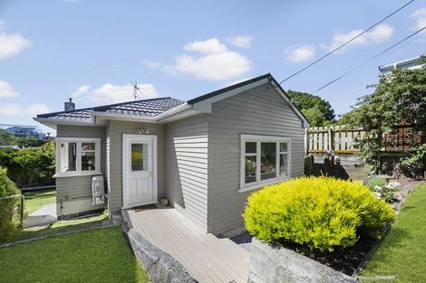 Photo of property in 22 Ranui Crescent, Khandallah, Wellington, 6035