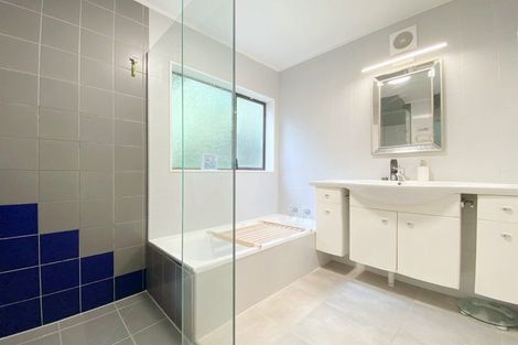 Photo of property in 2 Eastglen Road, Glen Eden, Auckland, 0602