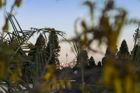 Photo of property in 4 Fitzpatrick Place, Chatswood, Auckland, 0626