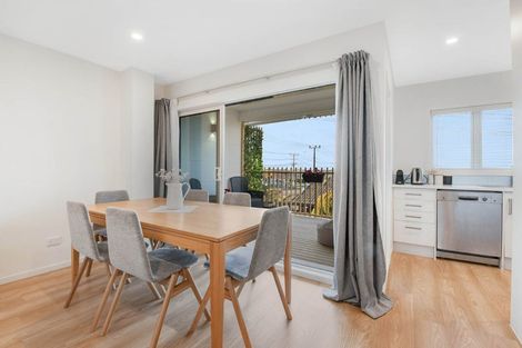 Photo of property in 2/3 Coronation Road, Hillcrest, Auckland, 0627