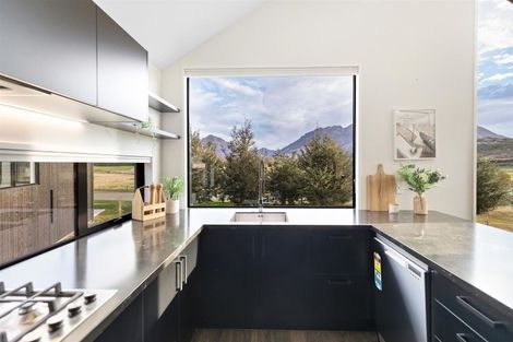 Photo of property in 21 Soudley Court, Jacks Point, Queenstown, 9371