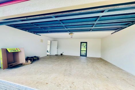 Photo of property in 1/5 Carole Crescent, Pakuranga, Auckland, 2010