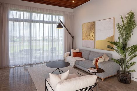 Photo of property in 70 Oak Road, Poraiti, Napier, 4112