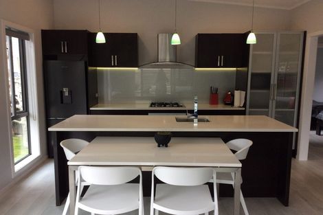 Photo of property in 15 Old Lake Road, Narrow Neck, Auckland, 0624