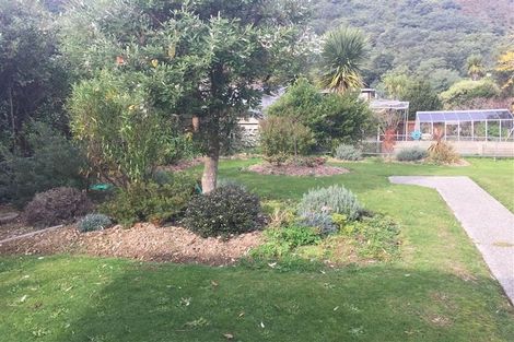 Photo of property in 38 South Terrace, Picton, 7220