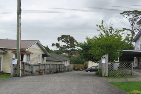Photo of property in 4b Waiari Road, Conifer Grove, Takanini, 2112