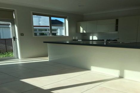 Photo of property in 11m Clearwater Cove, West Harbour, Auckland, 0618
