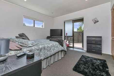 Photo of property in 24 Claverdon Drive, Massey, Auckland, 0614