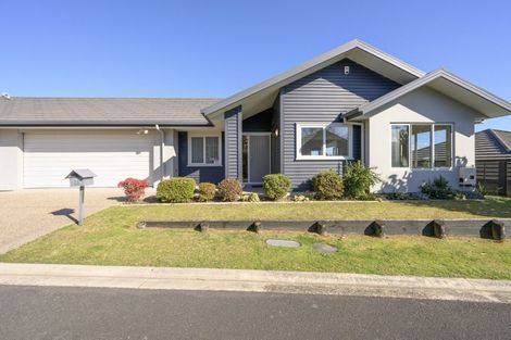 Photo of property in 61 Bridgewater Way, Pyes Pa, Tauranga, 3112