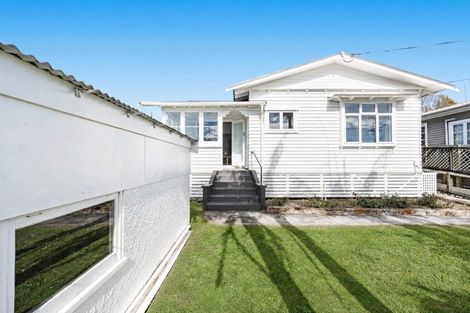 Photo of property in 100 Lemon Street, New Plymouth, 4312