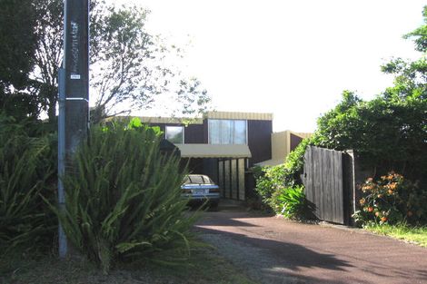 Photo of property in 2/199 Glenfield Road, Hillcrest, Auckland, 0627