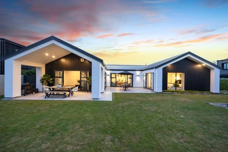 Photo of property in 7 Kanuka Drive, Hokowhitu, Palmerston North, 4410