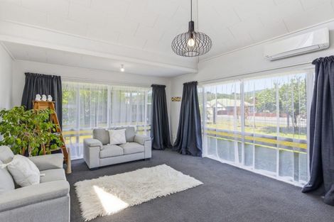 Photo of property in 2 Cypress Grove, Paraparaumu, 5032