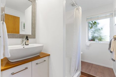 Photo of property in 32 Sartors Avenue, Northcross, Auckland, 0630