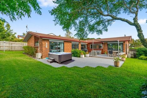 Photo of property in 8 Kuripaka Crescent, The Gardens, Auckland, 2105