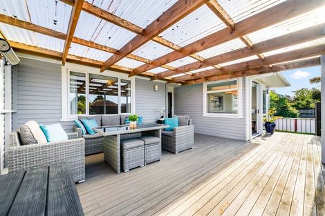 Photo of property in 4 Rixon Place, Te Atatu Peninsula, Auckland, 0610