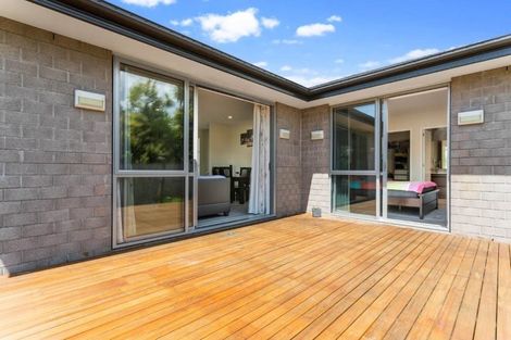 Photo of property in 4/4 Forest Road, Henderson, Auckland, 0612