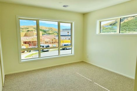 Photo of property in 7 Pine Hill Rise, Glenside, Wellington, 6037