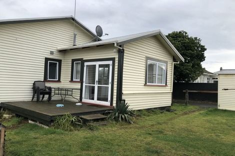 Photo of property in 184 Cornfoot Street, Castlecliff, Whanganui, 4501