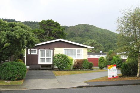 Photo of property in 37 Holdsworth Avenue, Trentham, Upper Hutt, 5018