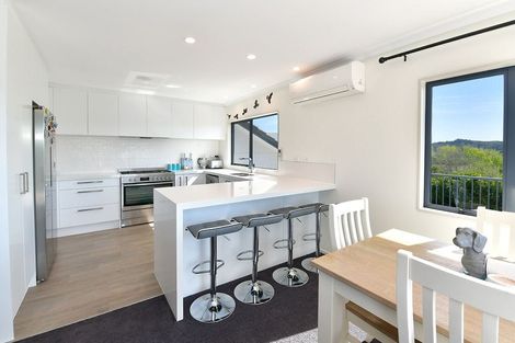 Photo of property in 16 Double Bay Place, Army Bay, Whangaparaoa, 0930