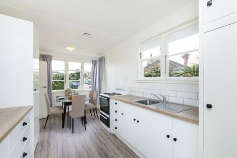 Photo of property in 33 Crewe Crescent, Hokowhitu, Palmerston North, 4410