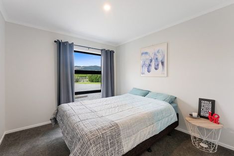 Photo of property in 10 Oriwa Lane, Levin, 5571