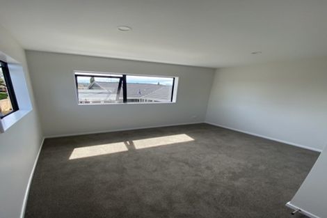 Photo of property in 32a Tupaki Place, Pakuranga Heights, Auckland, 2010