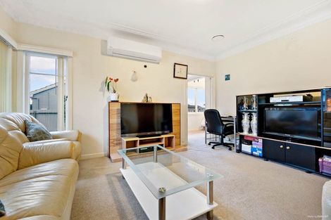 Photo of property in 42 Ranfurly Road, Papatoetoe, Auckland, 2104