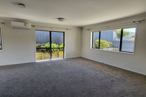 Photo of property in 27 Tussock Avenue, Mangere, Auckland, 2022